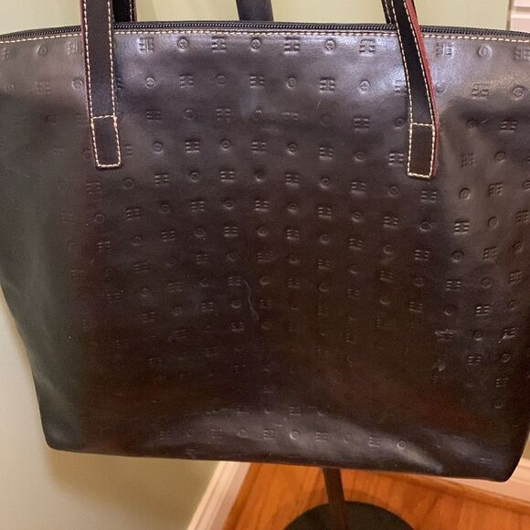 Arcadia large genuine leather bag.  Zipper closure.  Sold as is - Picture 9 of 13